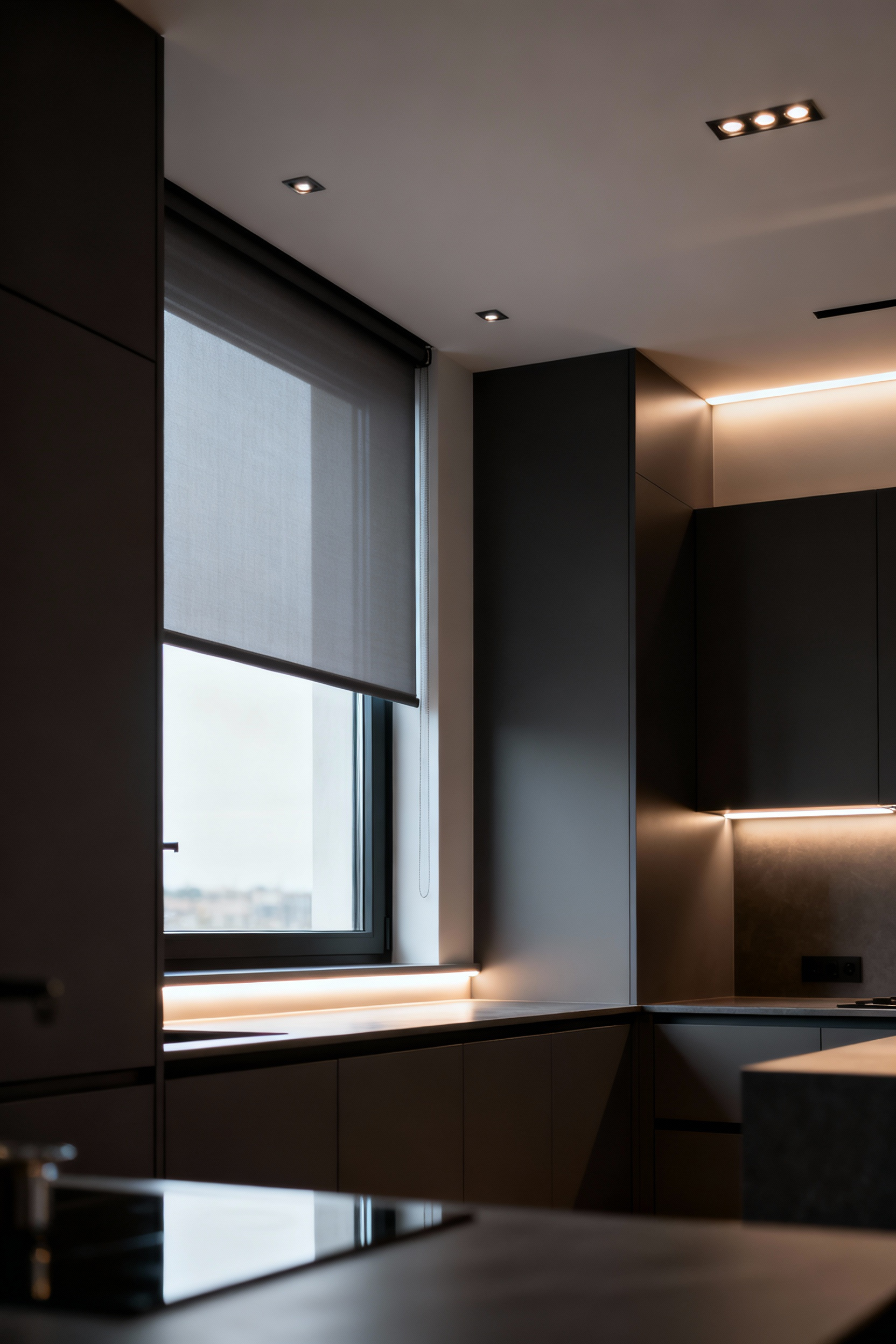 Modern kitchen with integrated automated lighting and shading systems. Recessed LED lights and sleek motorized blinds creating a balanced, dynamic ambiance.